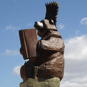 Bear statue depicting a bear reading a book